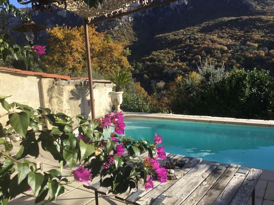 Charmante Maison Avec Piscine Gourdon  Exterior photo